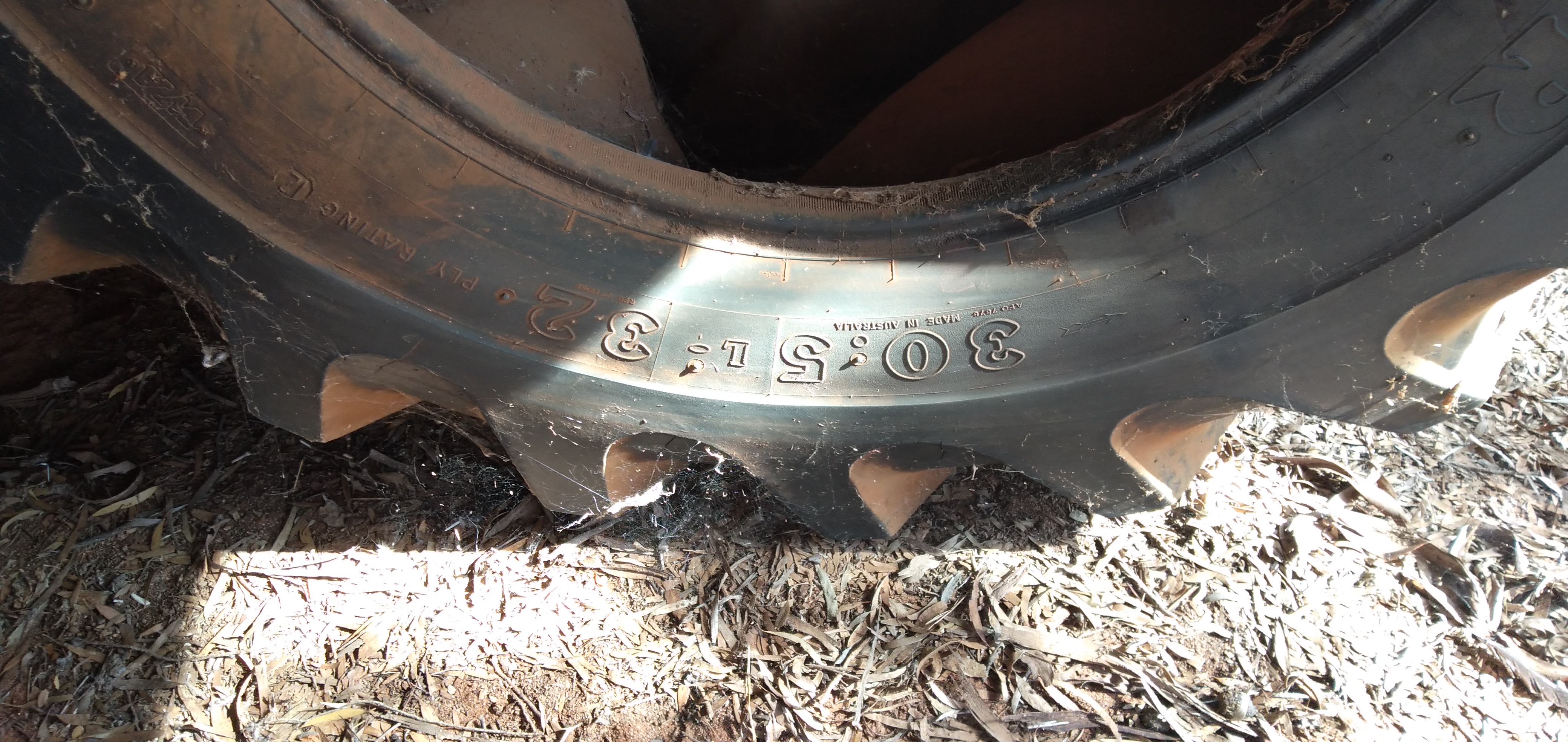Olympic 30.5 32 tractor tyre