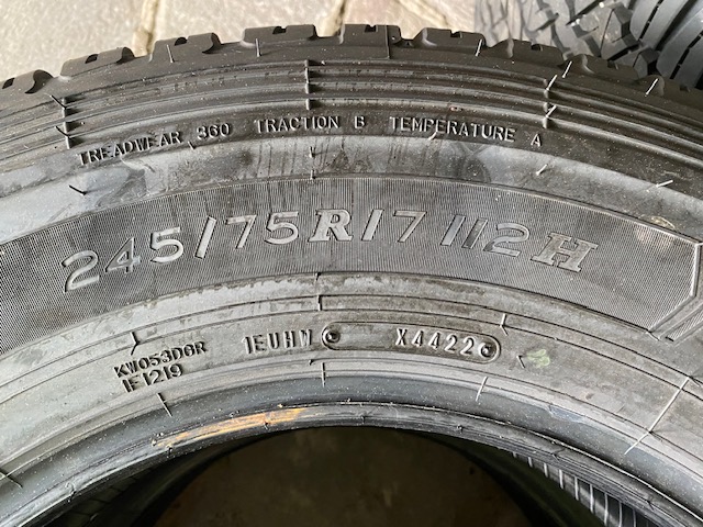 5 Dunlop GrandTrek AT30 245/75R17 – Done 20 klms
